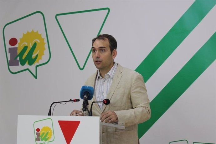 Toni Valero, coordinador general de IU Andalucía, en rueda de prensa en una foto de archivo.