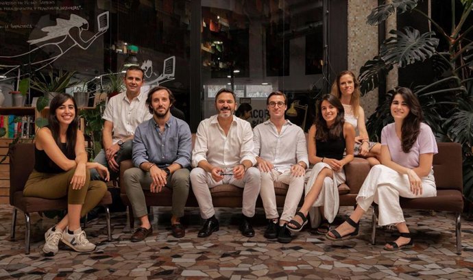 Archivo - Equipo de la plataforma de inversión de impacto La Bolsa Social