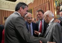 PSOE-A subraya el "gran protagonismo" de Guerra en el triunfo de 1982 y aclara que "estará invitado" al acto de Sevilla