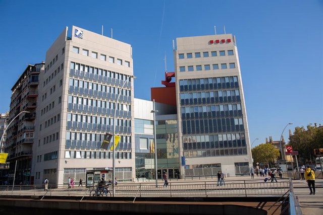 Archivo - Façana de la comissaria dels Mossos d'Esquadra a la plaça Espanya de Barcelona