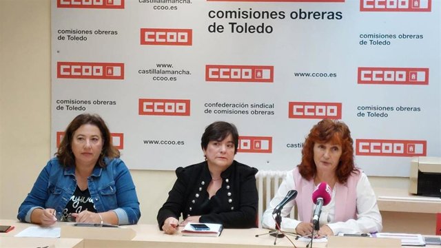 La coordinadora del Área Pública de CCOO, Chelo Cuadra; la secretaria general de CCOO-Enseñanza, Ana Delgado; y la secretaria general de CCOO-Servicios a la Ciudadanía, Lola Cachero en rueda de prensa.