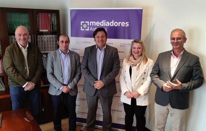 El Colegio de Mediadores de Seguros y el Colegio de Graduados Sociales de Asturias firman un acuerdo de colaboración.