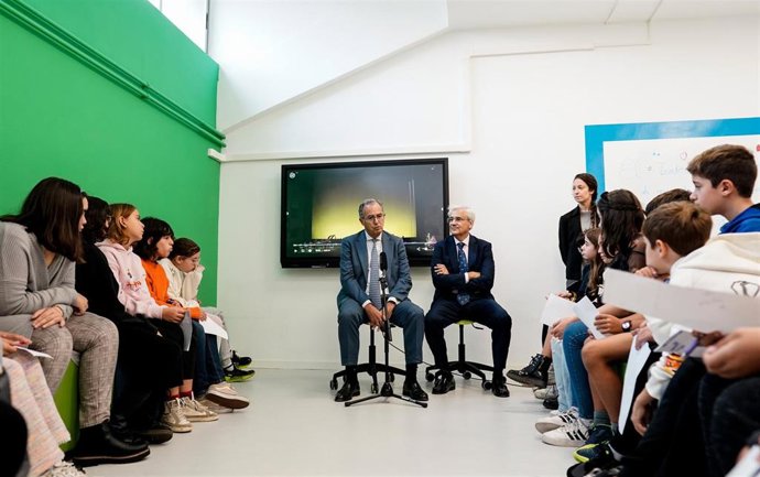 EL VICEPRESIDENTE Y CONSEJERO DE EDUCACIÓN, ENRIQUE OSSORIO, PRESENTA EL PROGRAMA EL REAL EN TU CLASE