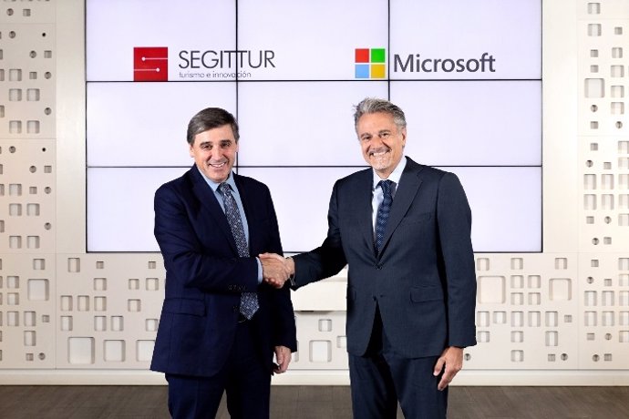 El presidente de Segittur, Enrique Martínez Marín, y el presidente de Microsoft España, Alberto Granados.
