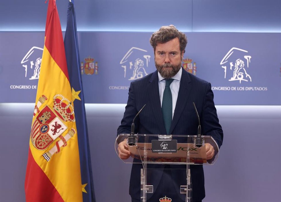 El portavoz de Vox en el Congreso, Iván Espinosa de los Monteros, durante una rueda de prensa previa a la Junta de Portavoces, en el Congreso de los Diputados