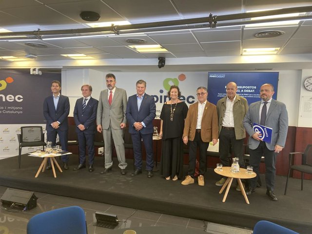 Ignacio Martín (Cs), Joan Garriga (Vox), Lluís Salvadó (ERC), Antoni Cañete (Pimec), Alícia Romero (PSC), Ramon Tremosa (Junts), Joan Carles Gallego (comuns) i Alejandro Fernández (PP), aquest dimarts a la seu de la patronal