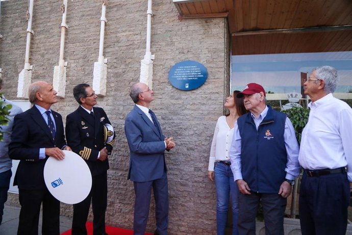 Descubrimiento de la placa de 'Málaga hace historia' en homenaje al Real Club Mediterráneo