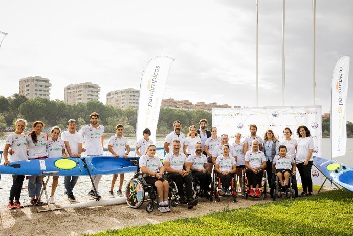 El CPE y la RFEP presentan las embarcaciones 'Dingonatura' del equipo paralímpico español de piragüismo