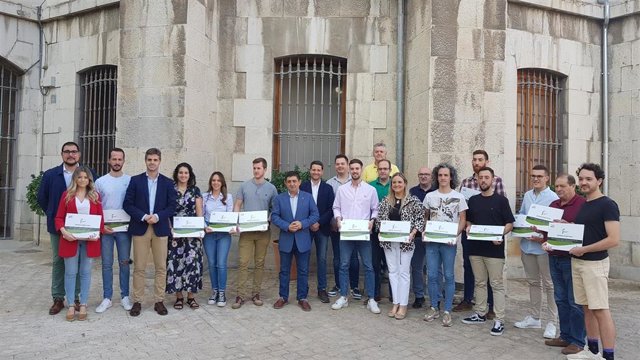 Entrega de ayudas a jóvenes emprendedores