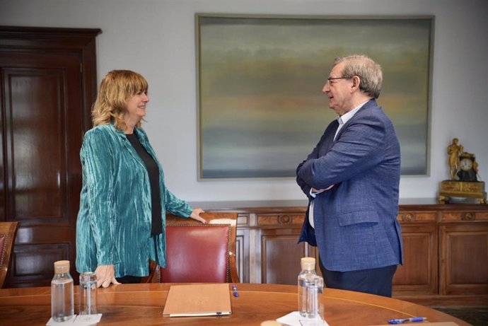 La consejera de relaciones Ciudadanas, Ana Ollo, y el secretario de Estado de Memoria Democrática, Fernando Martínez.