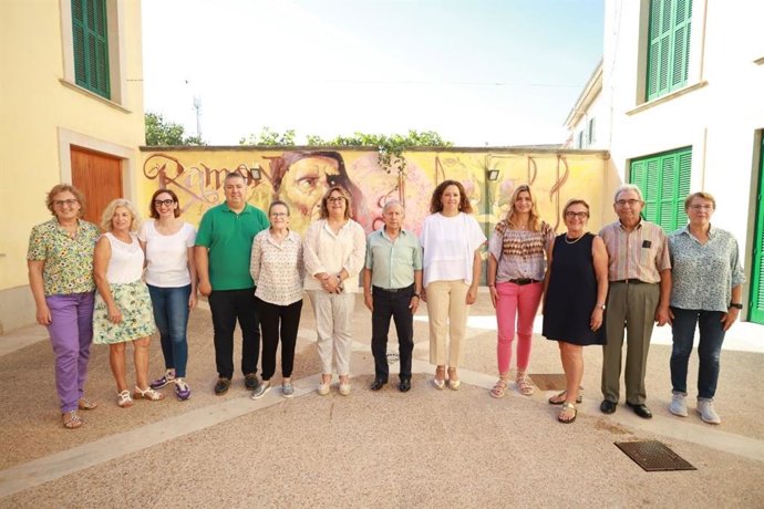 La presidenta del Consell, Catalina Cladera, junto con la alcaldesa de Algaida, Maria Antnia Mulet, y la directora insular de Deportes, Margalida Portells.