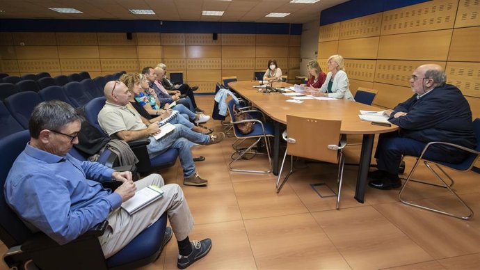 La consejera de Educación, Marina Lombó, se reúne con las comisiones permanentes de directores de Infantil y Primaria y de Secundaria