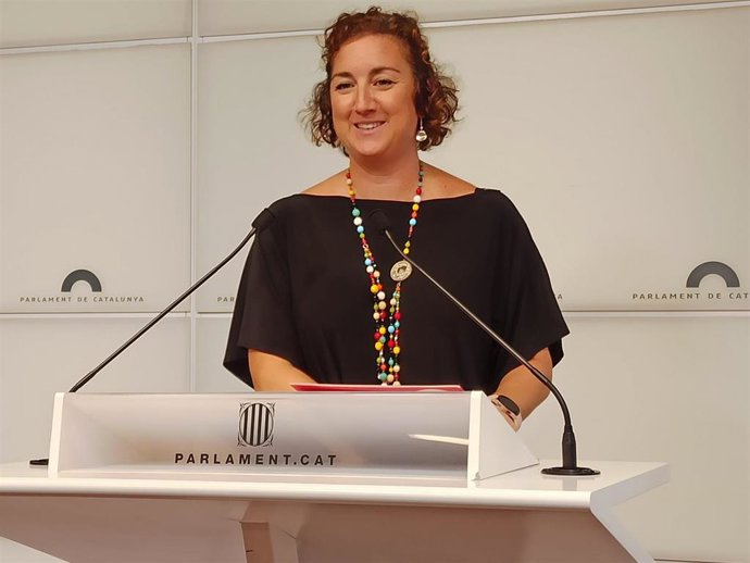 La portavoz del PSC-Units en el Parlament, Alícia Romero, en rueda de prensa en la Cámara catalana.