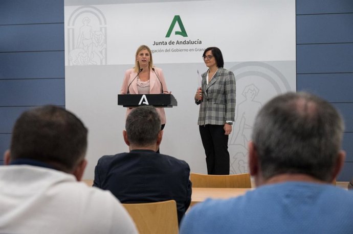 La delegada de Desarrollo Educativo y Formación Profesional y de Universidad, Investigación e Innovación, María José Martín, y la delegada de Justicia, Administración Local y Función Pública, Inmaculada Hernández.