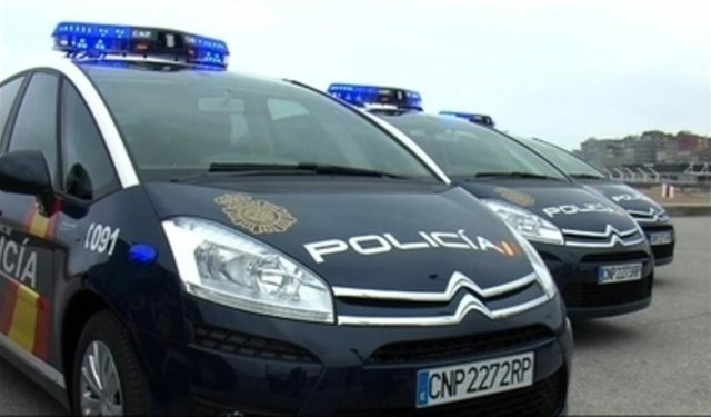 Archivo - Coches de la Policía Nacional