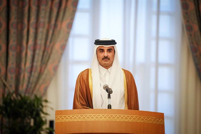 FILED - 25 September 2022, Qatar, Doha: Emir of Qatar, Tamim bin Hamad Al Thani, speaks during a joint press conference with German Chancellor Olaf Scholz, following their meeting in Doha. Photo: Kay Nietfeld/dpa