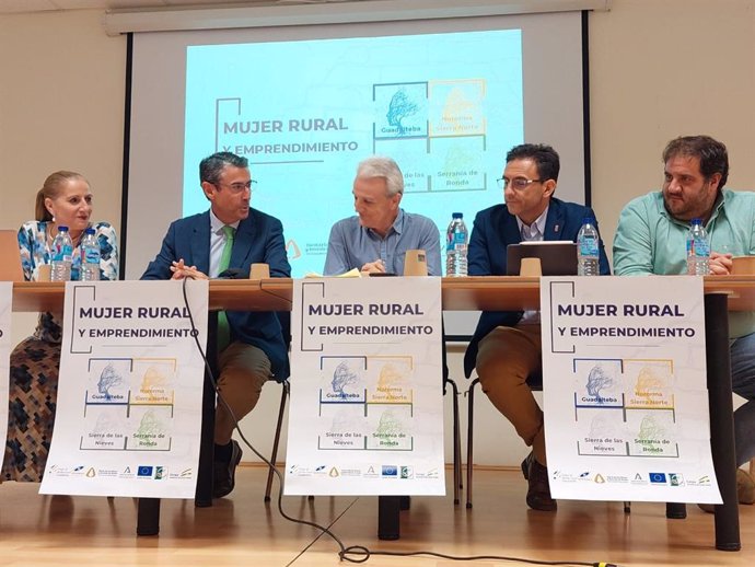 El delegado territorial de Agricultura, Pesca, Agua y Desarrollo Rural, Fernando Fernández Tapia-Ruano, en la presentación oficial del proyecto 'Mujer Rural y Emprendimiento'