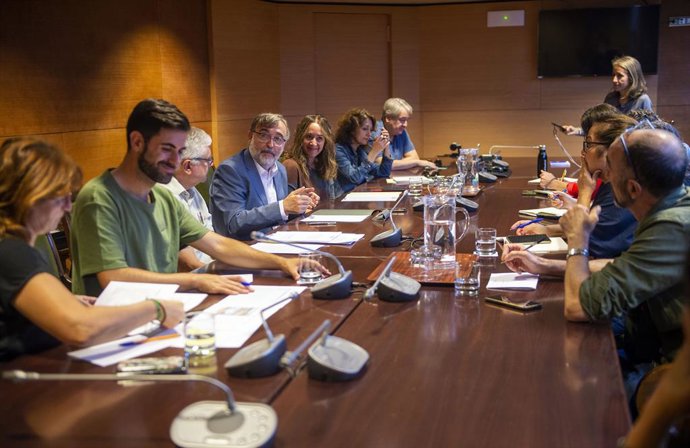Reunión entre la Diputación y el sector de las artes escénicas sobre el nuevo Teatro Escalante