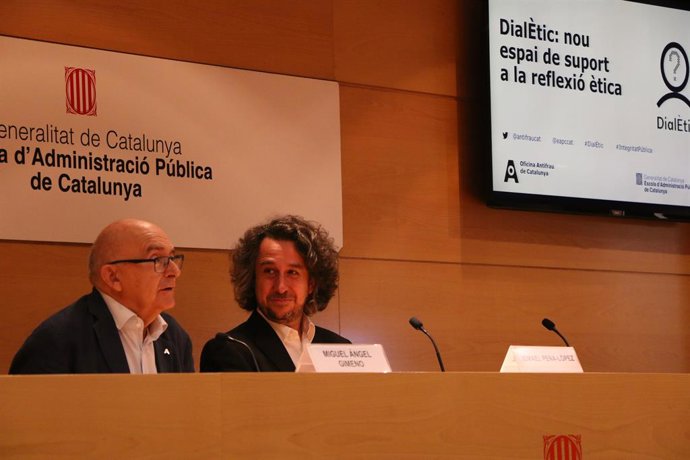 El director d'Antifrau, Miguel Ángel Gimeno, i el director de l'Escola d'Administració Pública de Catalunya, Ismael Peña-López