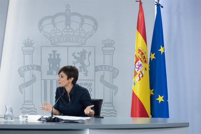 La portavoz del Gobierno, Isabel Rodríguez, en una rueda de prensa posterior a la reunión del Consejo de Ministros, en el Palacio de La Moncloa, a 25 de octubre de 2022, en Madrid (España). El Consejo de Ministros tiene previsto acordar que se realice a