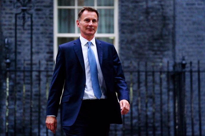 14 October 2022, United Kingdom, London: Jeremy Hunt leaves 10 Downing Street. Photo: Victoria Jones/PA Wire/dpa