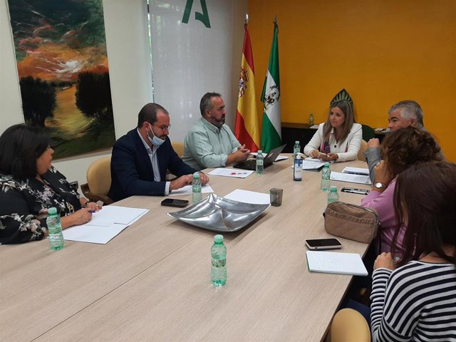 Reunión de la delegada de Salud, Elena González, con el alcalde de Martos, Emilio Torres