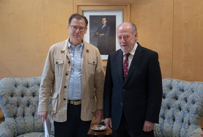 Reunión del presidente de la Diputación y el alcalde de Burguillos.