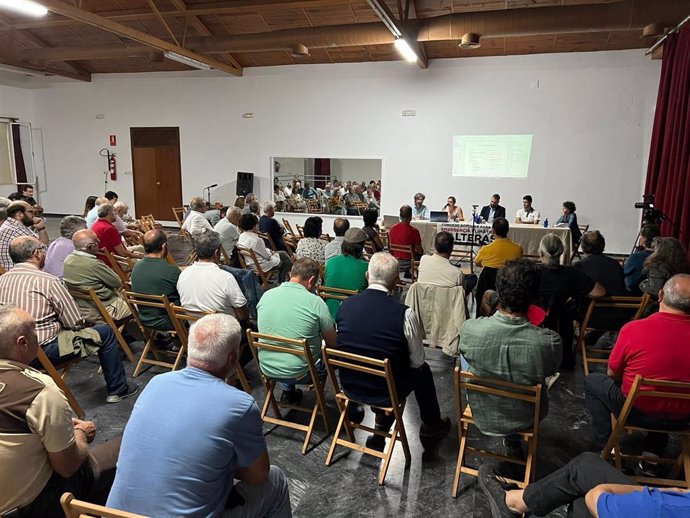 Debate público en Salteras sobre los proyectos de placas solares