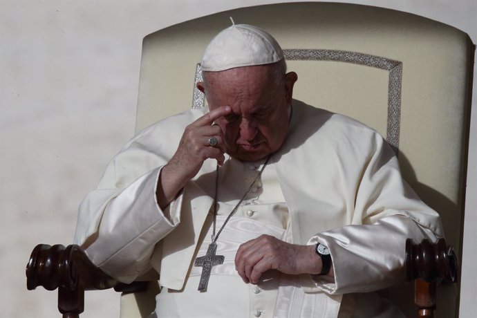 28 September 2022, Vatican, Vatican City: Pope Francis reacts during the wednesday general audience in St. Peter's Square at the Vatican. Photo: Evandro Inetti/ZUMA Press Wire/dpa