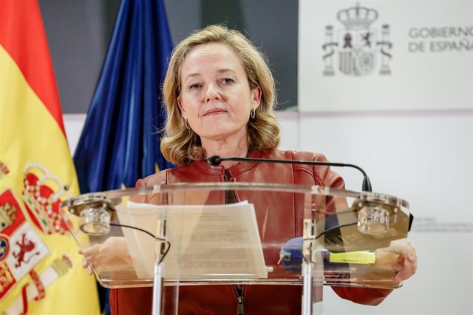 La vicepresidenta primera y ministra de Asuntos Económicos y Transformación Digital, Nadia Calviño, ofrece una rueda de prensa después de su reunión con el vicepresidente de la Comisión Europea, en la sede del Ministerio, a 21 de octubre de 2022, en Mad