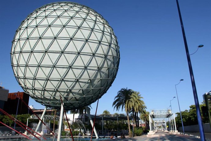 Archivo - Esfera climática de la Cartuja, en Sevilla