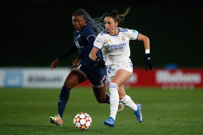 Archivo - Athenea del Castillo of Real Madrid and Kadidiatou Diani of PSG in action during the UEFA Womens Champions League, Group B, football match played between Real Madrid and Paris Saint Germain PSG at Alfredo Di Stefano stadium on November 18, 20