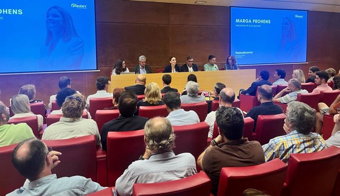 La presidenta del PP de Baleares, Marga Prohens, en la mesa redonda.