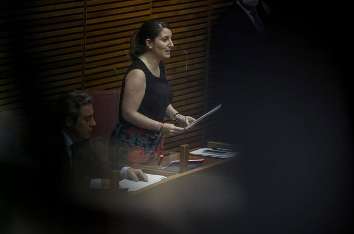 Archivo - La portavoz de Vox, Ana Vega, interviene durante una sesión de control ordinaria en las Cortes Valencianas, en una imagen de archivo