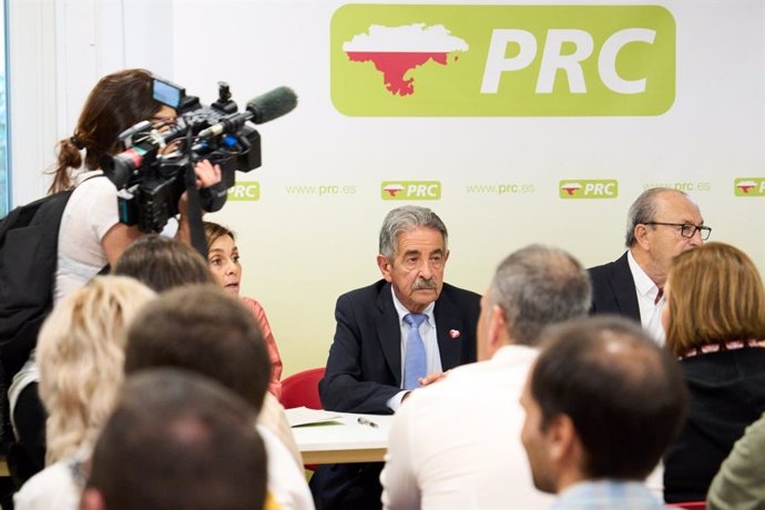 El presidente de Cantabria y secretario general del PRC, Miguel Ángel Revilla, esta tarde en el Comité Ejecutivo del PRC donde ha comnunicado su decisión de presentarse a la reelección