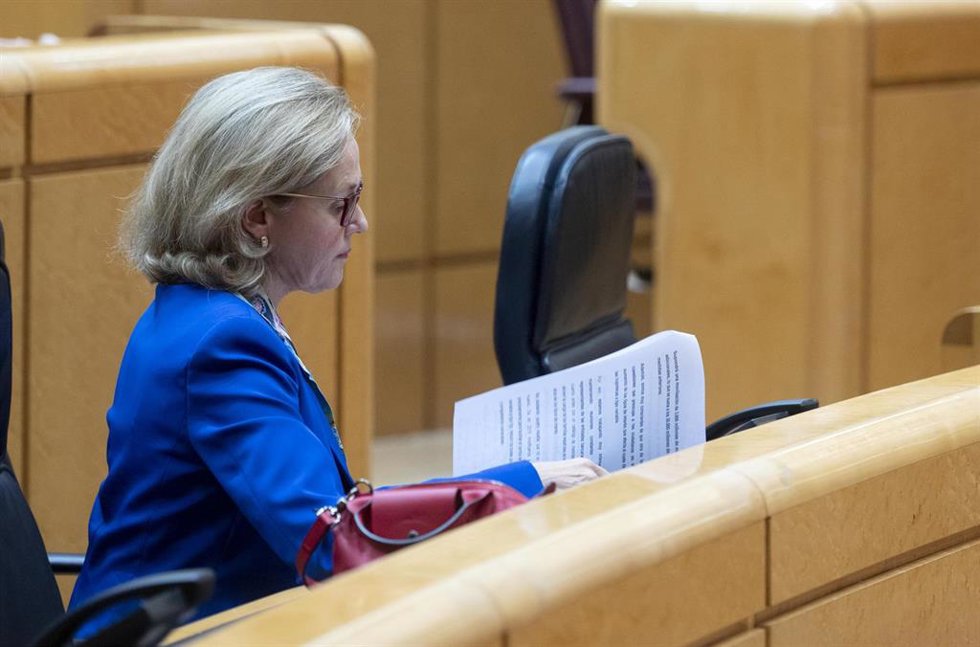 La vicepresidenta primera y ministra de Asuntos Económicos y Transformación Digital, Nadia Calviño, en una sesión de control al Gobierno en el Senado, a 25 de octubre de 2022, en Madrid (España). El Senado celebra hoy una sesión de control al Gobierno d
