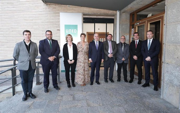 Eduardo Santos, Javier Remírez, Teresa Imizcoz, María Chivite, Ricardo Mairal, Unai Hualde, Juan Cruz Cigudosa, Mikel Irujo y  Ramón Gonzalo