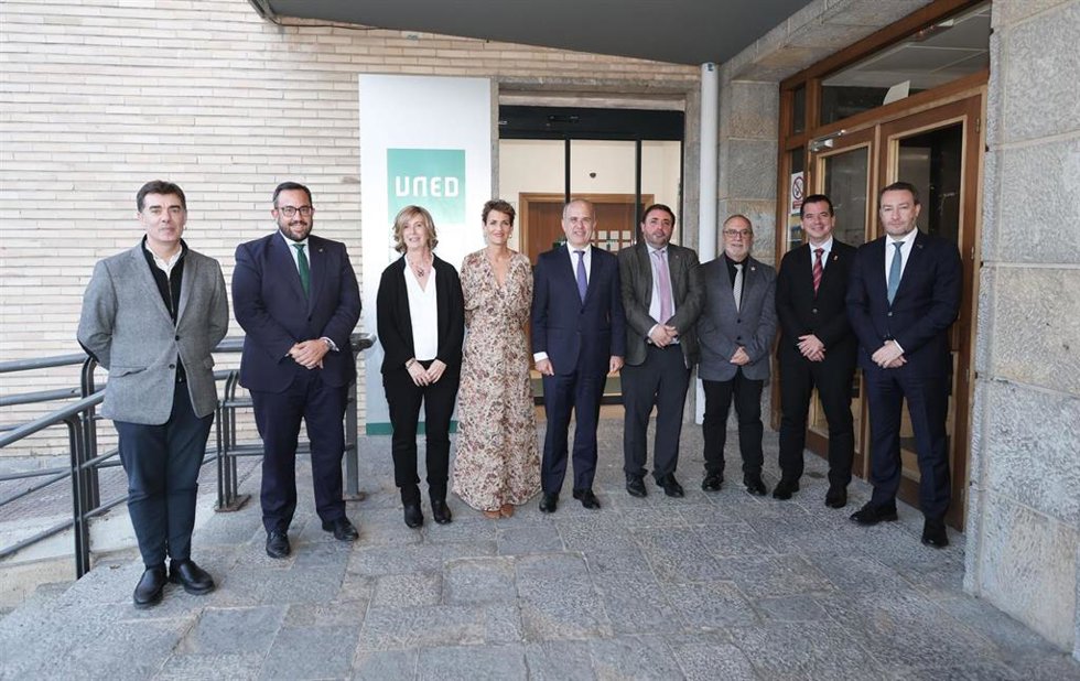 Eduardo Santos, Javier Remírez, Teresa Imizcoz, María Chivite, Ricardo Mairal, Unai Hualde, Juan Cruz Cigudosa, Mikel Irujo y Ramón Gonzalo