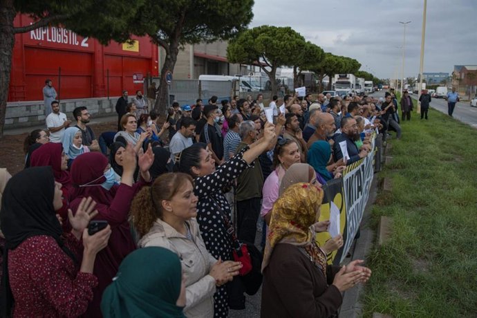 Protesta davant el CIE de Barcelona per reclamar "la llibertat" de l'activista Mohamed Said Badoui. El 25 d'octubre de 2022.