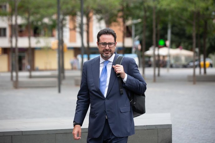 Archivo - Arxivo - L'exdrigente de Convergncia Democrtica de Catalunya (CDC) David Madí surt del judici en el Jutjat Penal número 23 de la Ciutat de la Justícia, a 27 de juliol de 2022, a Barcelona, Catalunya (Espanya).
