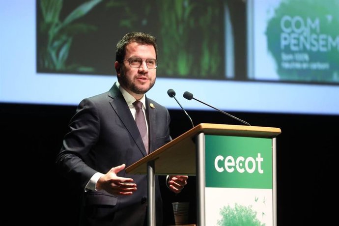 El presidente de la Generalitat Pere Aragons interviene en la 27 edición de la Nit de l'Empresari.