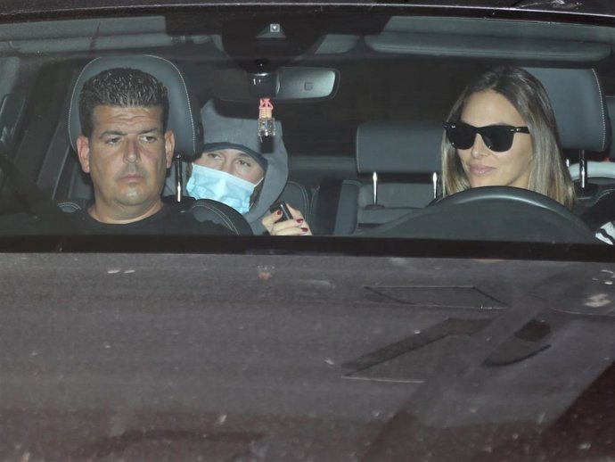 Kiko Rivera, a su llegada a casa el pasado lunes con Irene Rosales y su mejor amigo y representante, Fran