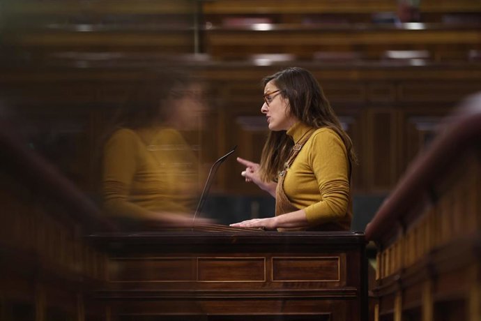 La diputada de la CUP, Mireia Vehí, interviene en una sesión plenaria, en el Congreso de los Diputados, a 29 de septiembre de 2022, en Madrid (España). Durante el pleno se ha votado la convalidación o derogación del Real Decreto-ley 16/2022, para la mej