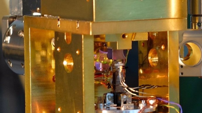 Observación De Condensados De Bose-Einstein De Excitones En Un Semiconductor A Granel Utilizando Imágenes De Absorción Inducida Por Infrarrojo Medio Realizadas En Un Refrigerador De Dilución.