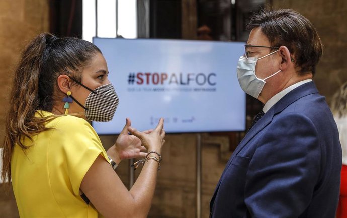 Archivo - Mireia Moll y Ximo Puig, en una imagen de archivo