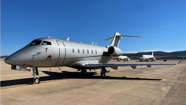 Avión en el aeropuerto de Ciudad Real