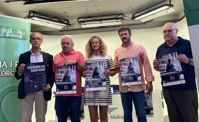 El representante de Jóvenes de San José, Rafa Torres; el delegado de la Pastoral Penitenciaria, Jaume Alemany; la técnica de Cáritas, Teresa Riera; el director de la Fundación Sapiència, Toni Moyà; y el representante de Justicia y Paz, Sebastià Serra.