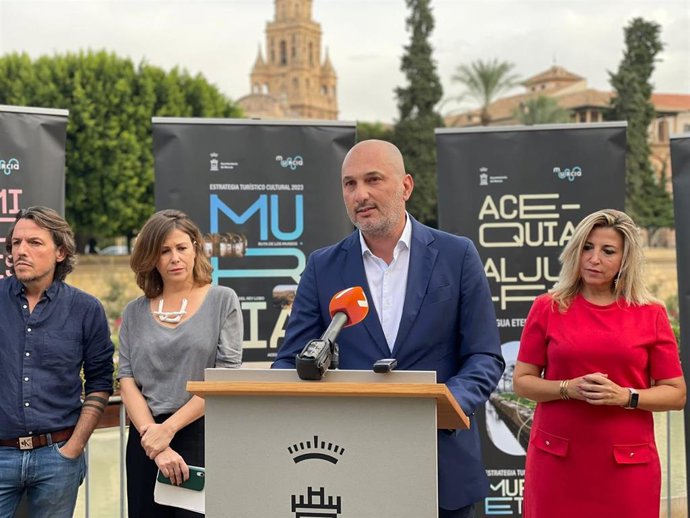 El concejal de Cultura, Pedro García Rex, presenta 'Murcia Eterna'