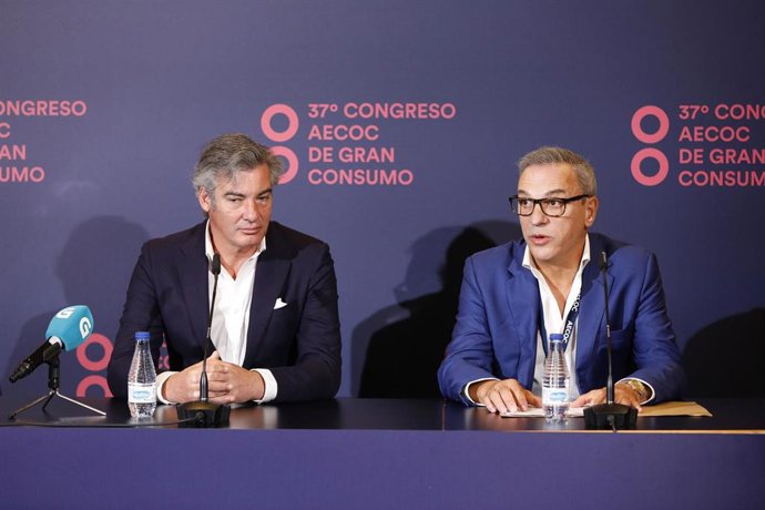 Javier de Francisco y Jesús Mencía durante su intervención en el 37 Congreso AECOC de Gran Consumo