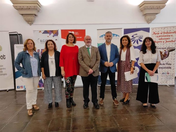 Autoridades en la inauguración de las XVIII Jornadas Provinciales 'Adicciones y prisión'.